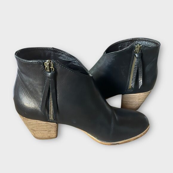 Davos Gomma Black Leather Ankle Booties Sz 9 Gently Loved, Stylish & Comfortable - Picture 3 of 9